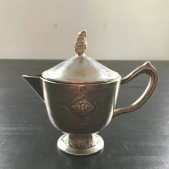Crémier classique en métal argenté