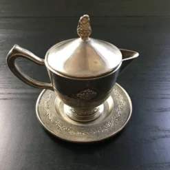 Crémier classique en métal argenté