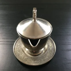 Crémier classique en métal argenté
