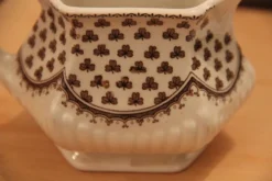 Crémier en faïence anglaise