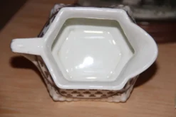 Crémier en faïence anglaise