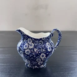 Crémier en porcelaine anglaise