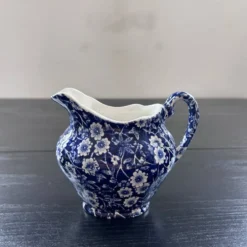 Crémier en porcelaine anglaise