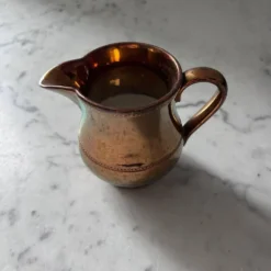Crémier en porcelaine mordorée