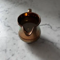 Crémier en porcelaine mordorée