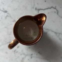 Crémier en porcelaine mordorée