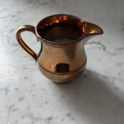 Crémier en porcelaine mordorée