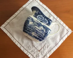 Crémier Lochs of Scotland made in England Loch Leven - décors bleu