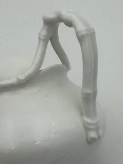 Crémier, pot à lait vintage porcelaine blanche