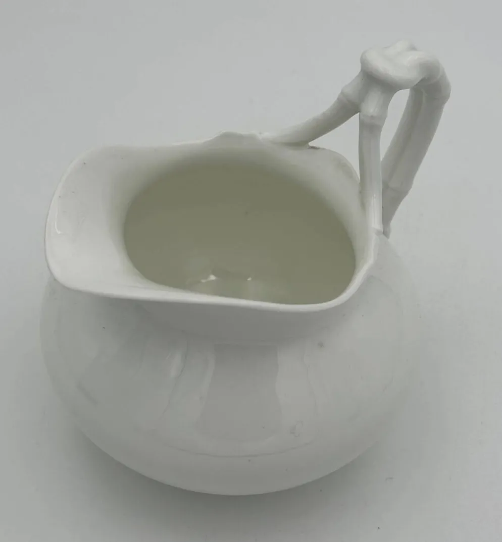 Crémier, pot à lait vintage porcelaine blanche