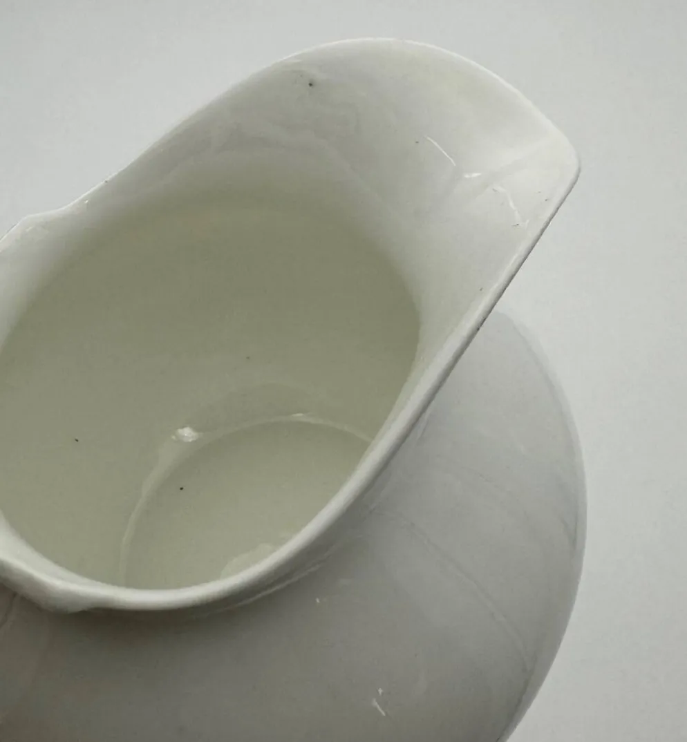 Crémier, pot à lait vintage porcelaine blanche