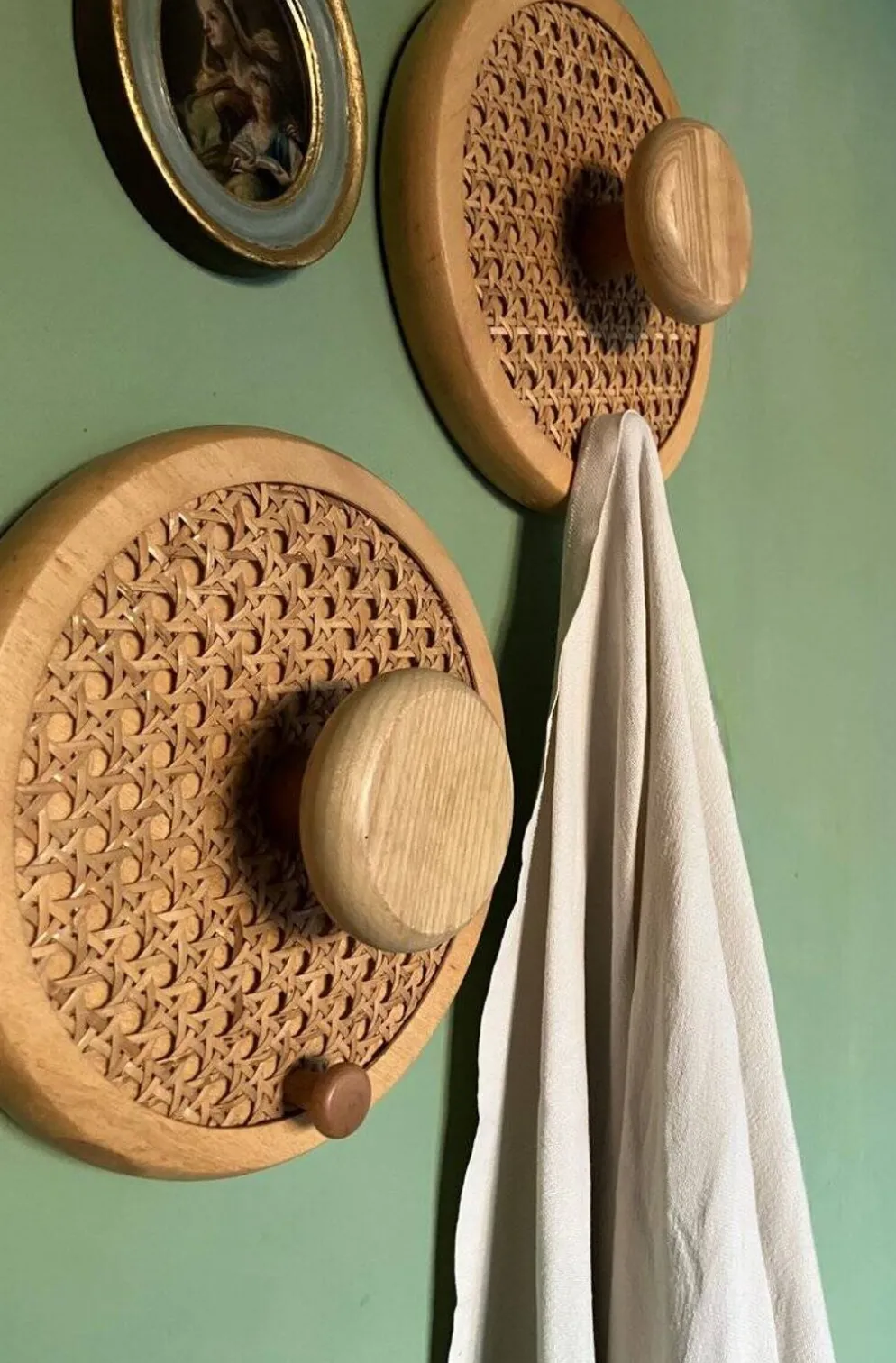 Crochets de manteau en bois et en osier tressé, années 1960, ensemble de 2