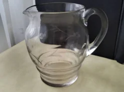 Cruche , pichet , carafe à eau en verre Décor meulé 1.2 L