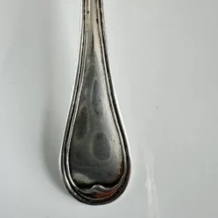 Cuillère de service en argent en forme de coquille