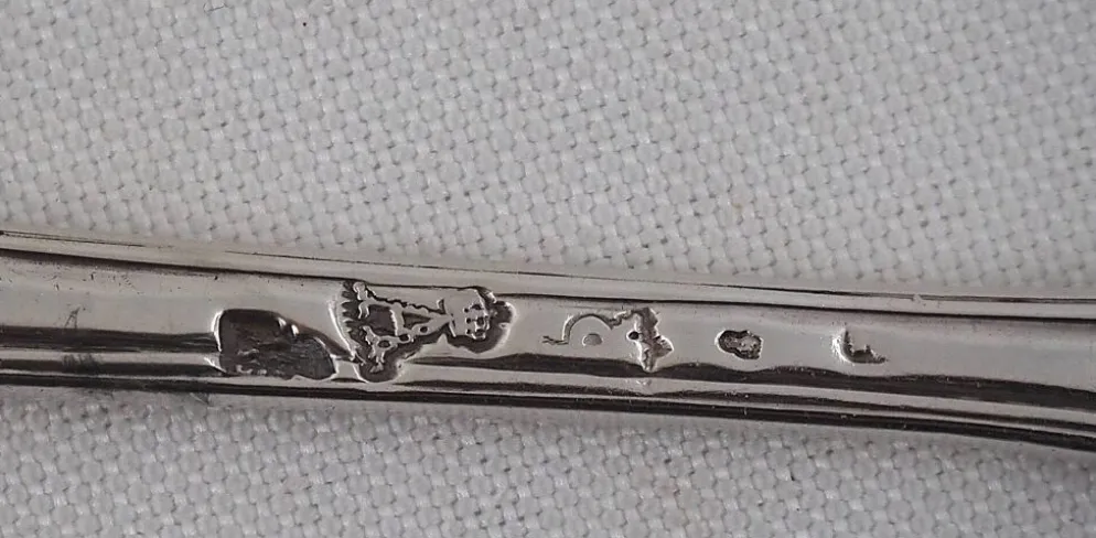 Cuillère à entremets, argent massif XVIII, 18 cm, Paris modèle au Filet.
