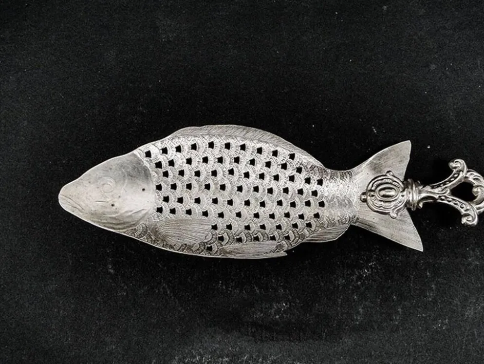 Cuillère figurative en laiton polonais en forme de poisson par SW Varsovie, années 1900.