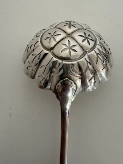 Cuillère à pèlerin , pelle à service Christofle en métal argenté