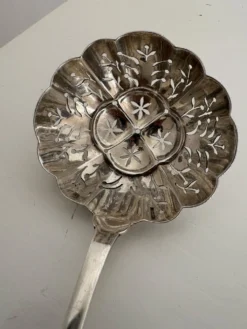 Cuillère à pèlerin , pelle à service Christofle en métal argenté