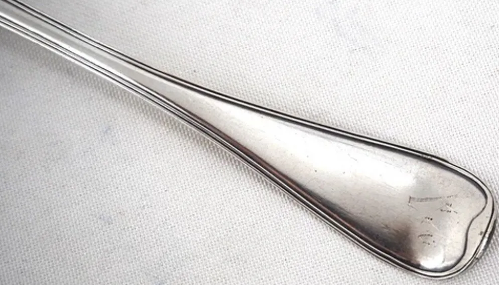 Cuillère à ragout, de service, argent massif XVIII, modèle Filet droit.