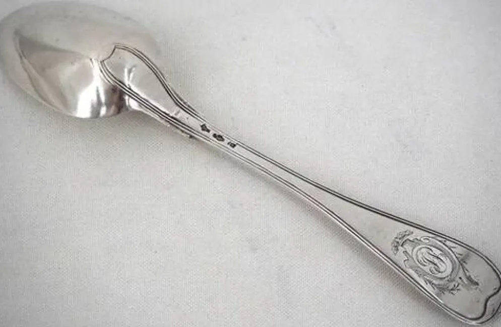 Cuillère à ragout, de service, argent massif XVIII, modèle Filet droit.