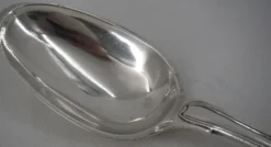Cuillère à ragout, de service, argent massif XVIII, modèle Filet droit.