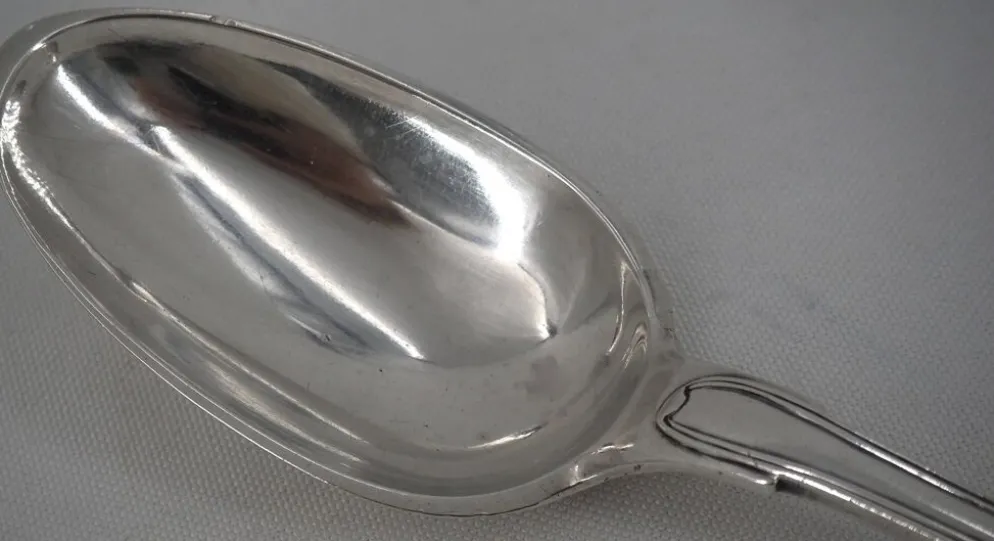 Cuillère à ragout, de service, argent massif XVIII, modèle Filet droit.