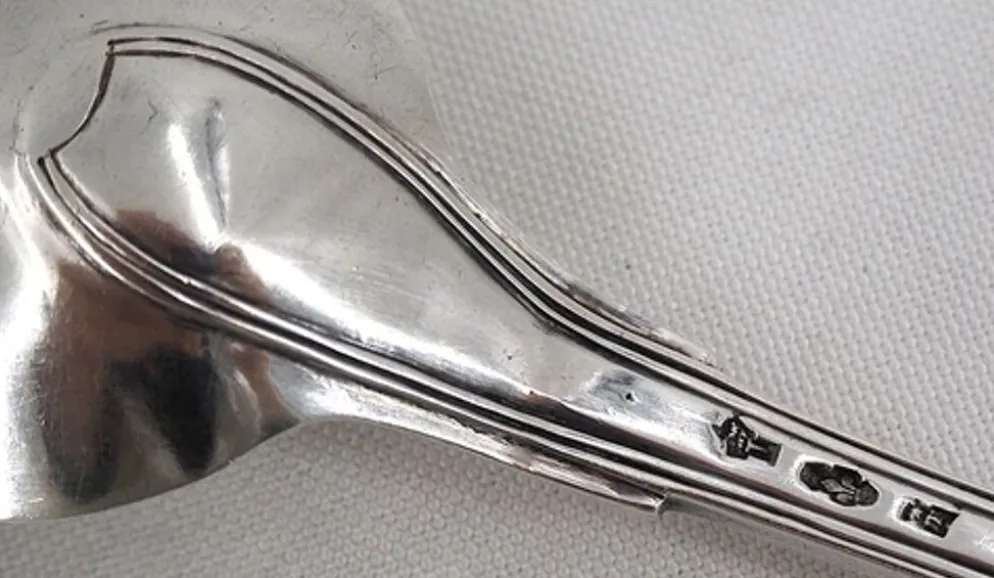 Cuillère à ragout, de service, argent massif XVIII, modèle Filet droit.