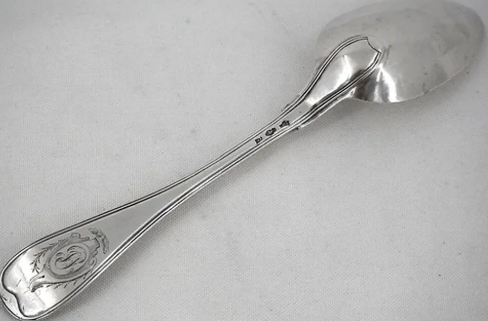 Cuillère à ragout, de service, argent massif XVIII, modèle Filet droit.