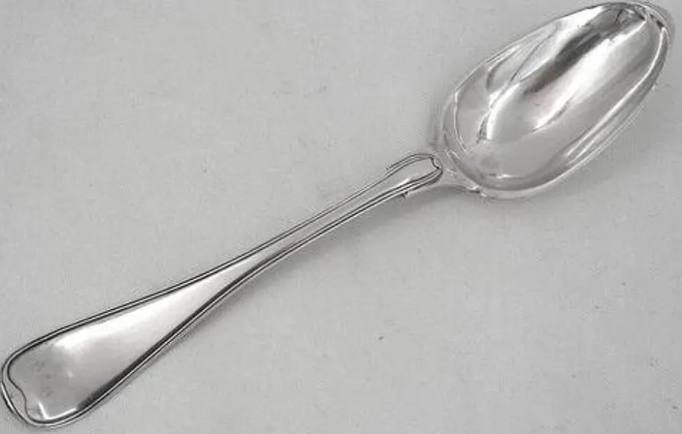 Cuillère à ragout, de service, argent massif XVIII, modèle Filet droit.