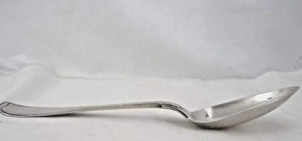 Cuillère à ragout, de service, argent massif XVIII, modèle Filet droit.
