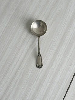 Cuillère à sauce en métal argenté