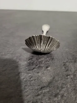 Cuillère à saupoudrer vintage en excellent état