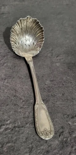 Cuillère à saupoudrer vintage en excellent état