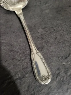 Cuillère à saupoudrer vintage en excellent état