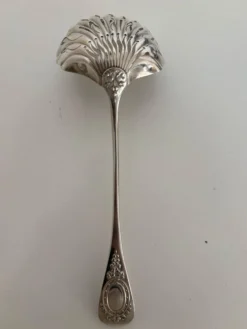 Cuillère, saupoudreuse en argent