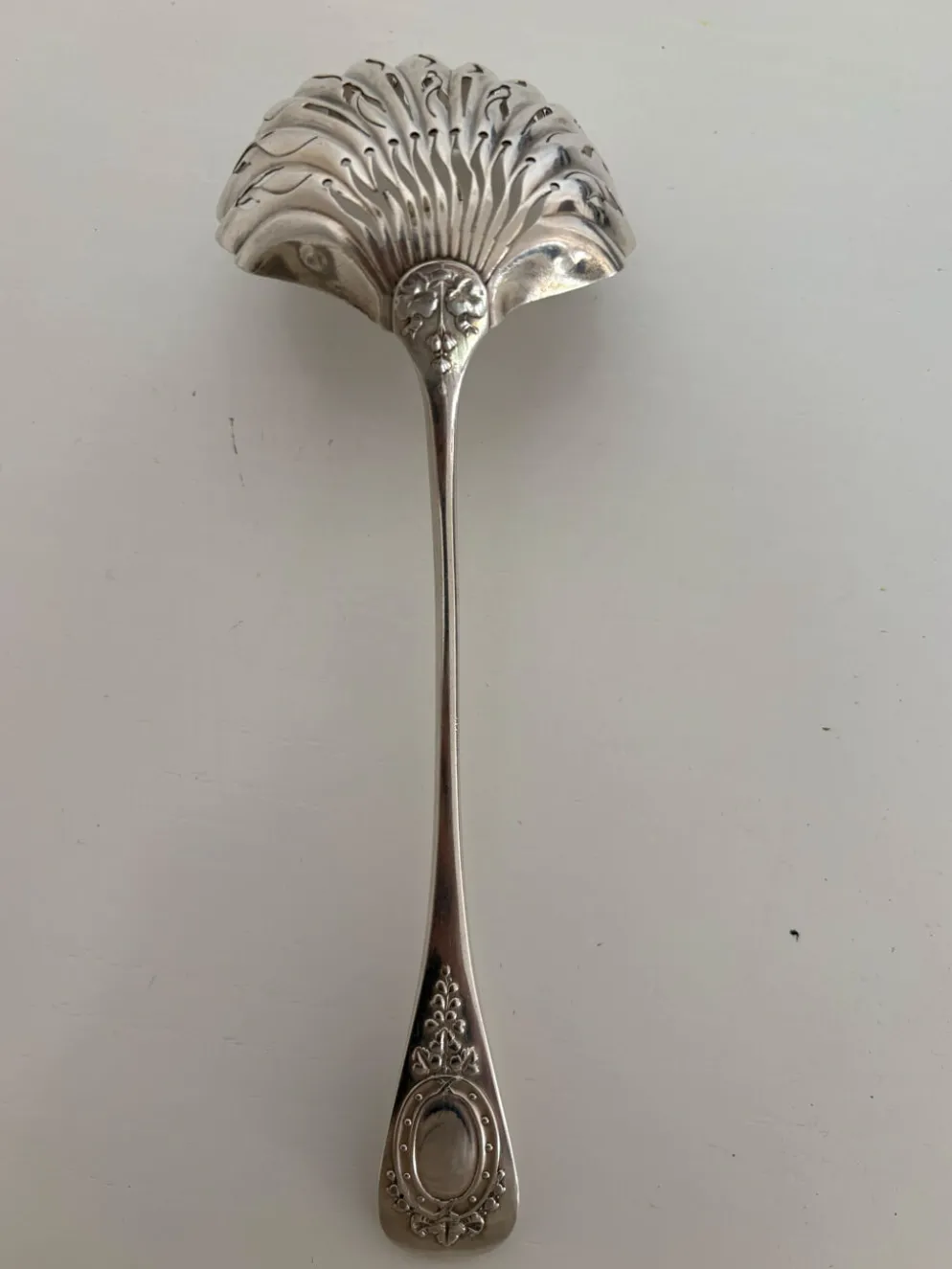 Cuillère, saupoudreuse en argent