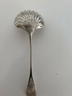 Cuillère, saupoudreuse en argent