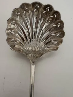 Cuillère, saupoudreuse en argent