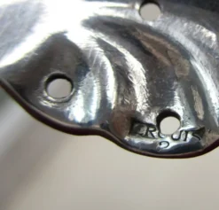 Cuillère saupoudreuse en métal argenté Ercuis