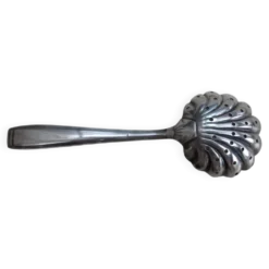 Cuillère saupoudreuse en métal argenté Ercuis
