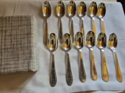 12 cuillères à café en métal argenté