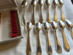 12 cuillères à café en métal argenté
