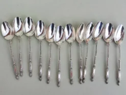 12 cuillères à café en métal argenté