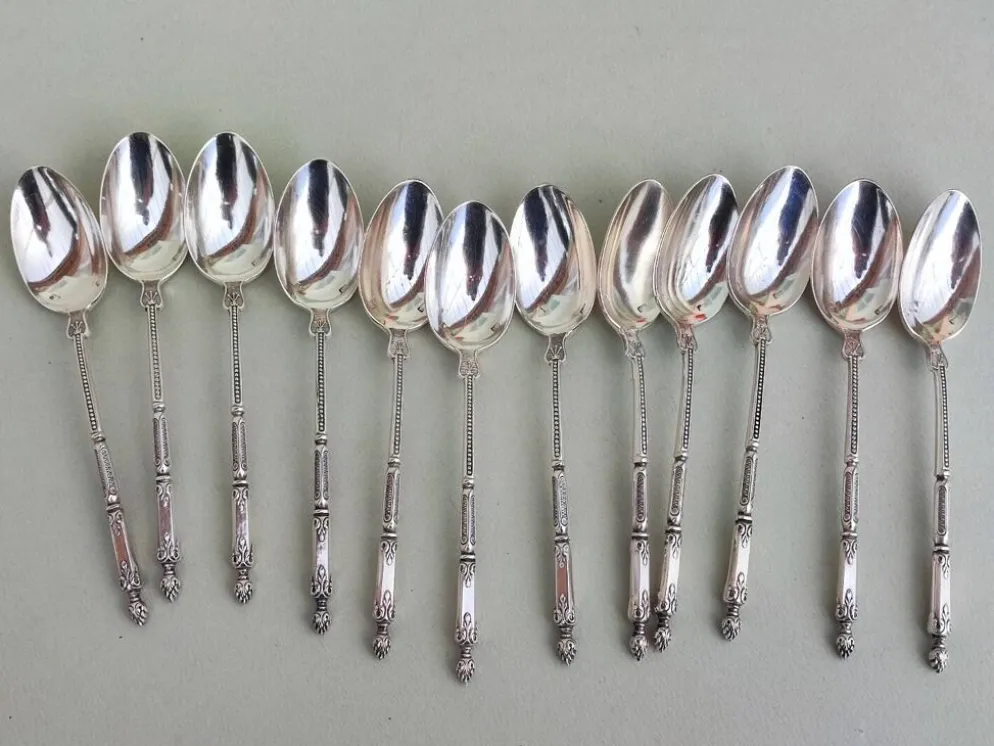 12 cuillères à café en métal argenté