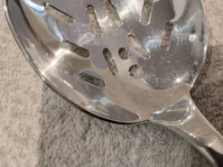 Cuillère à servir les glaçons métal argenté orfèvre Christofle cluny