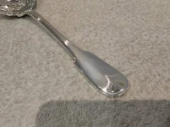 Cuillère à servir les glaçons métal argenté orfèvre Christofle cluny