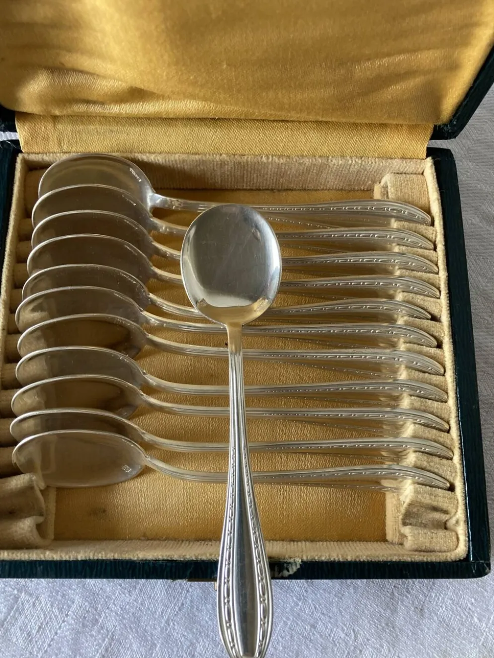 12 cuillères à glace en métal argenté Ercuis, modèle Tolède