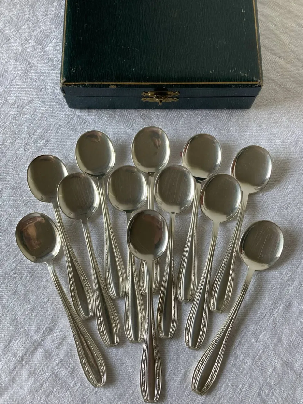 12 cuillères à glace en métal argenté Ercuis, modèle Tolède