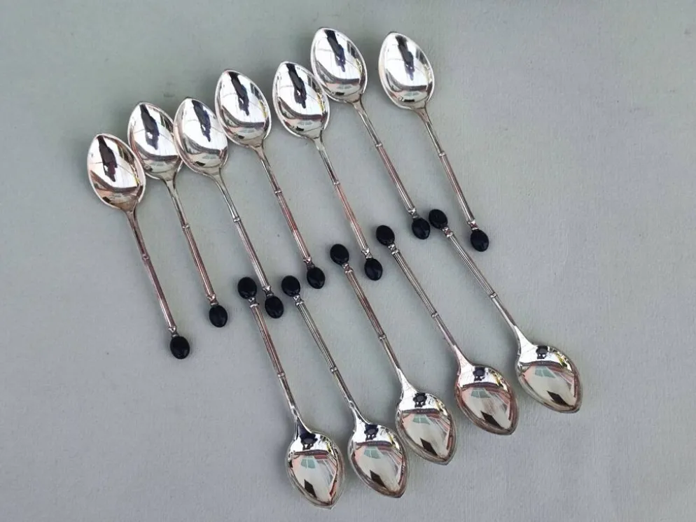 12 cuillères à moka en métal argenté