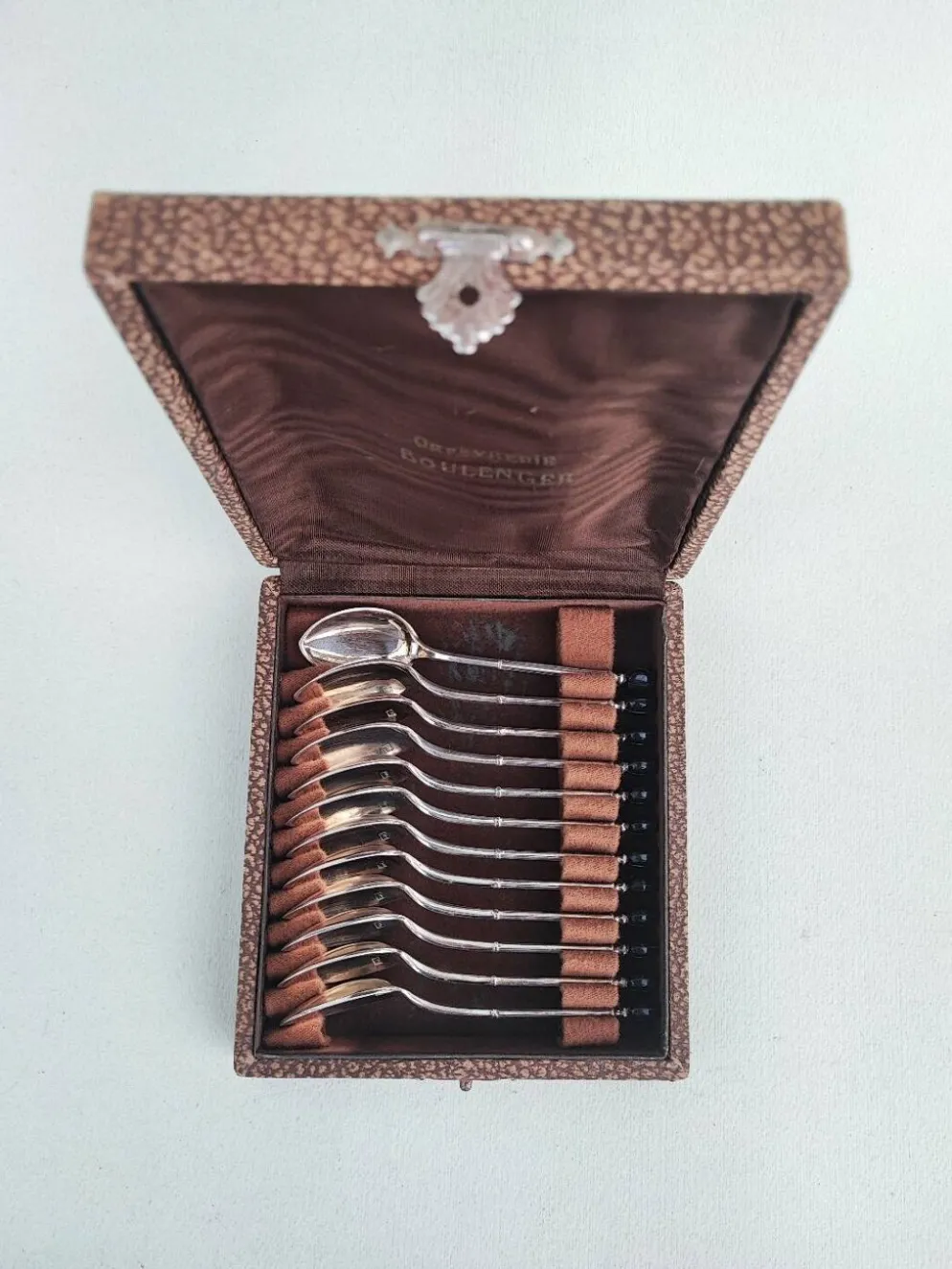 12 cuillères à moka en métal argenté